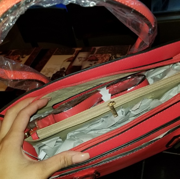 Red Purse - Picture 2 of 4